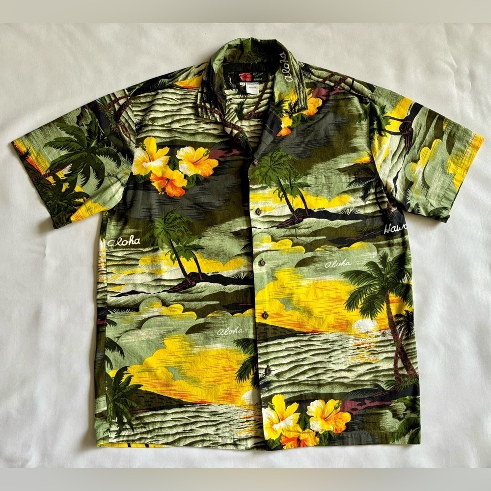 Ali's Fashions Button Up Shirt Green Men’s Size Medium Casual Hawaiian